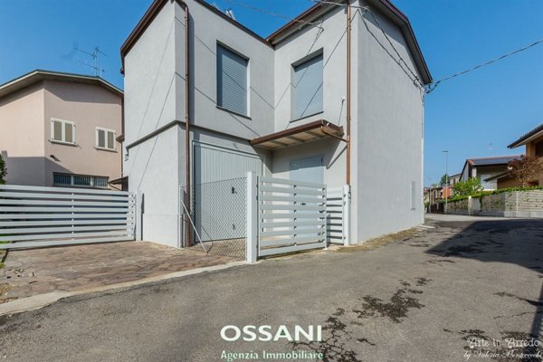 casa indipendente in vendita ad Edolo in zona Vico