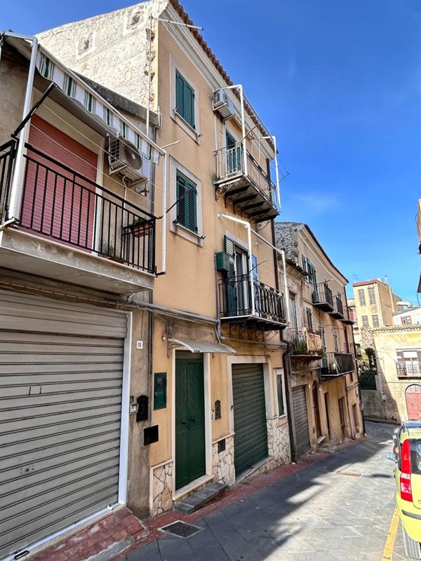 casa indipendente in vendita ad Edolo in zona Vico