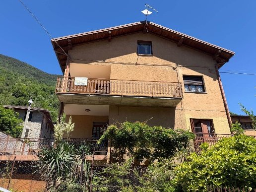 casa indipendente in vendita ad Edolo in zona Vico
