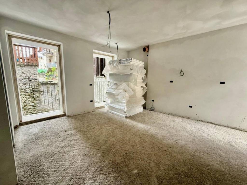 casa indipendente in vendita ad Edolo in zona Vico