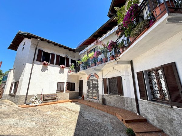 casa semindipendente in vendita ad Edolo in zona Vico