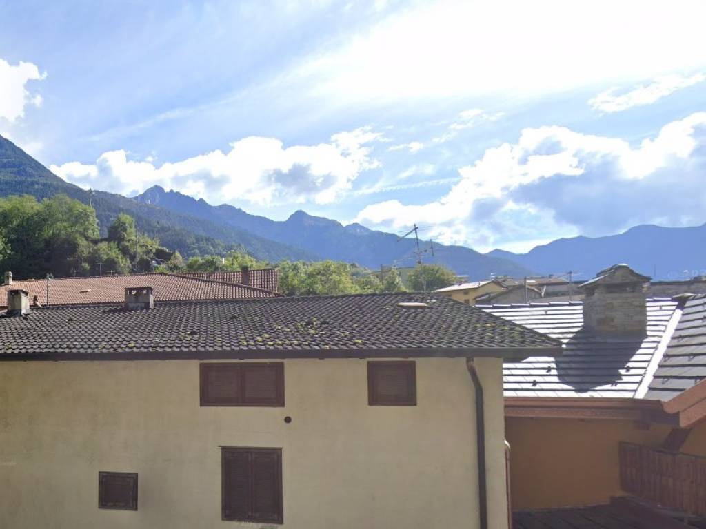 appartamento in vendita ad Edolo in zona Mù