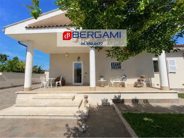 casa indipendente in vendita ad Edolo in zona Vico