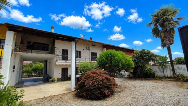 casa indipendente in vendita ad Edolo in zona Vico