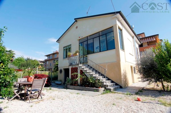 casa indipendente in vendita ad Edolo in zona Vico
