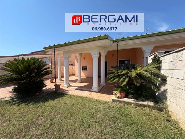 casa indipendente in vendita ad Edolo in zona Vico