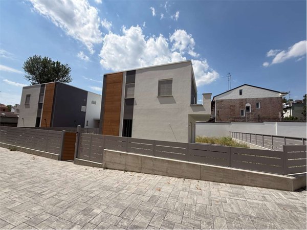 casa indipendente in vendita ad Edolo in zona Vico