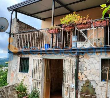 casa indipendente in vendita ad Edolo in zona Vico