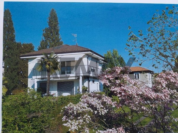 casa indipendente in vendita ad Edolo in zona Vico