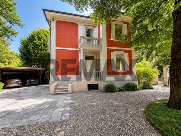 casa indipendente in vendita ad Edolo in zona Vico