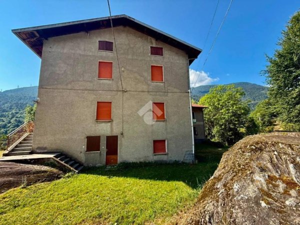casa indipendente in vendita ad Edolo in zona Vico