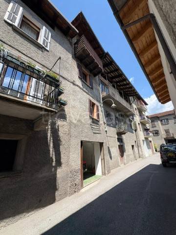 casa indipendente in vendita ad Edolo in zona Cortenedolo