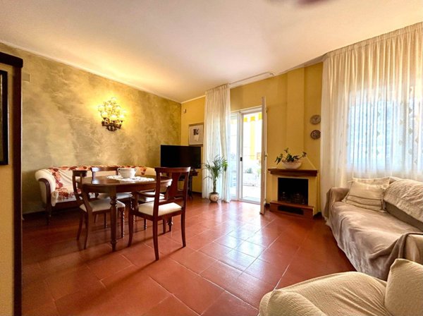 casa indipendente in vendita ad Edolo in zona Vico