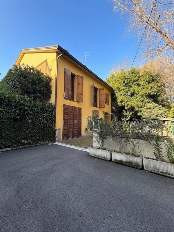 casa indipendente in vendita ad Edolo in zona Vico