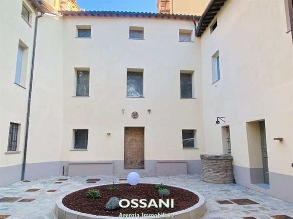 casa indipendente in vendita ad Edolo in zona Vico