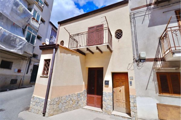 casa indipendente in vendita ad Edolo in zona Vico