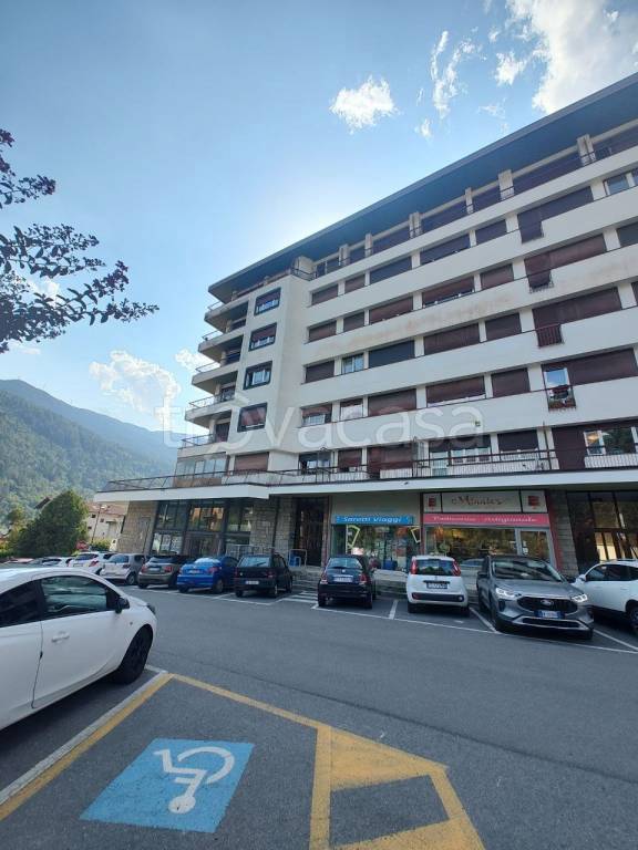 appartamento in vendita ad Edolo in zona Mù