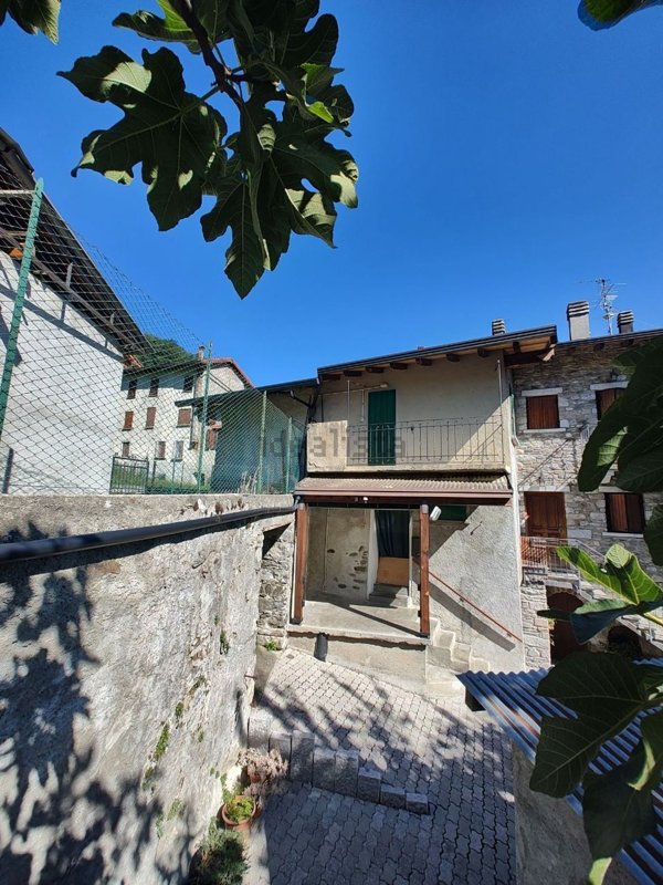 casa indipendente in vendita ad Edolo in zona Mù