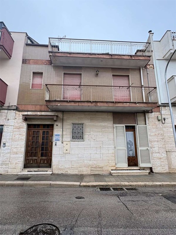 casa indipendente in vendita ad Edolo in zona Vico