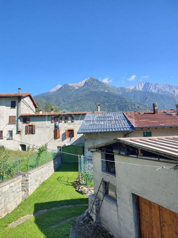 casa indipendente in vendita ad Edolo in zona Mù