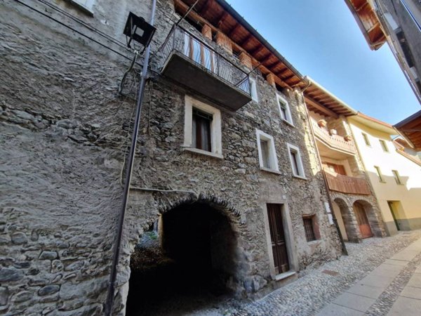 casa indipendente in vendita ad Edolo in zona Mù