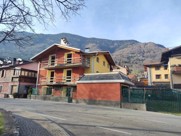 casa indipendente in vendita ad Edolo in zona Mù