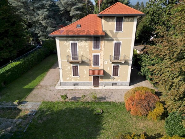 casa indipendente in vendita ad Edolo in zona Vico