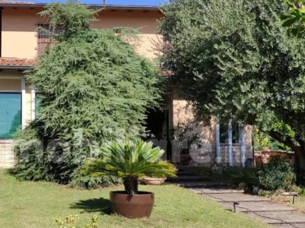 casa indipendente in vendita ad Erbusco in zona Villa