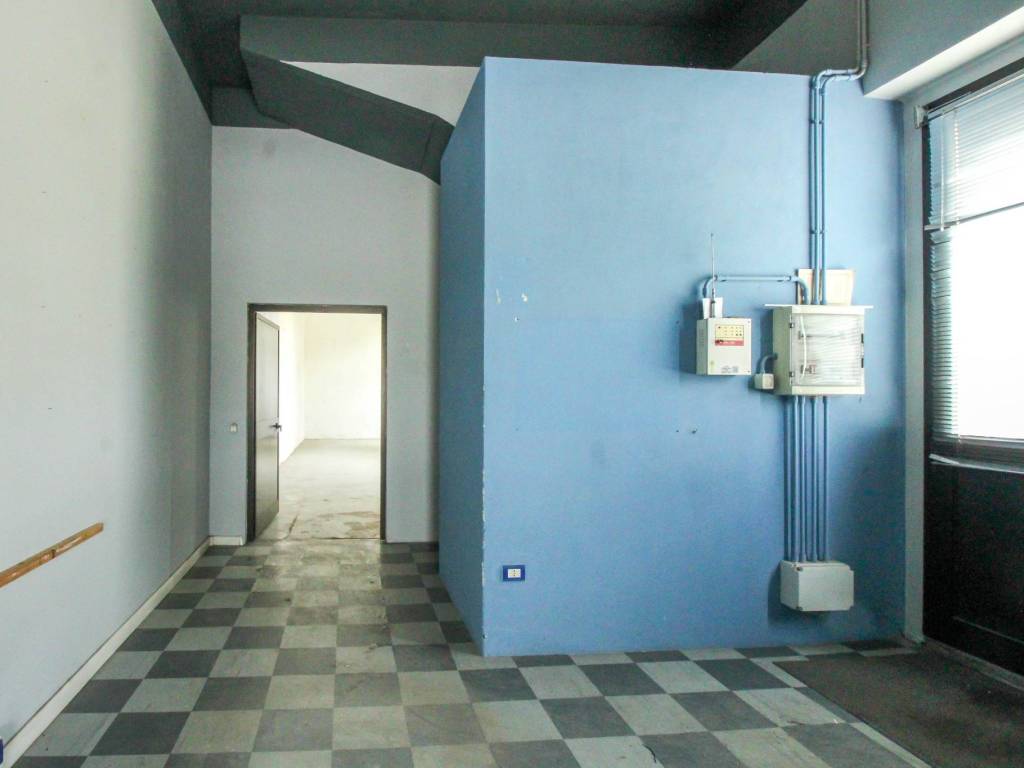 negozio in vendita ad Erbusco in zona Villa