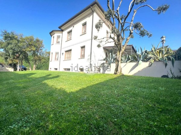 casa indipendente in vendita ad Erbusco in zona Villa