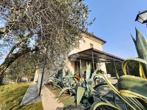 casa indipendente in vendita ad Erbusco in zona Villa