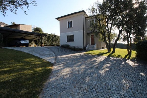 casa indipendente in vendita ad Erbusco in zona Villa