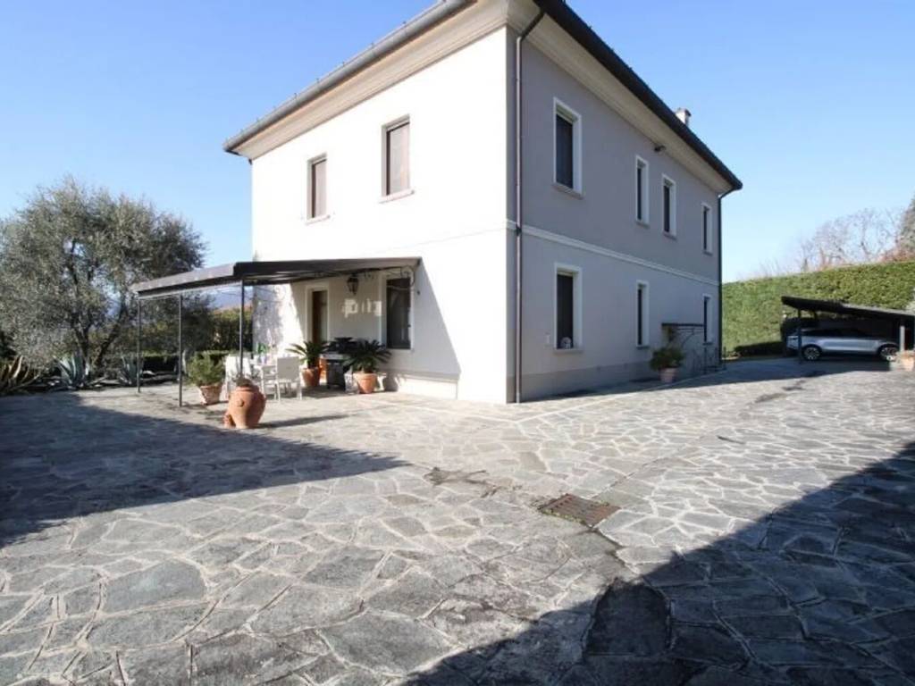 casa indipendente in vendita ad Erbusco in zona Villa