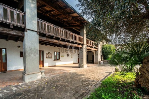 casa indipendente in vendita ad Erbusco in zona Villa