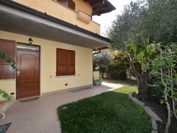 casa indipendente in vendita ad Erbusco in zona Villa