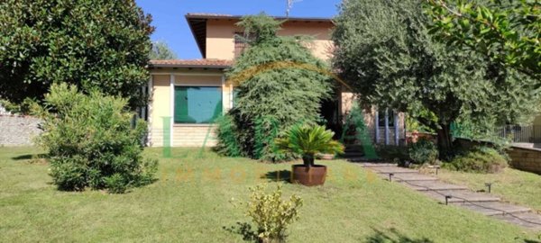 casa indipendente in vendita ad Erbusco in zona Villa