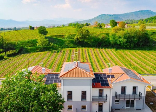 casa indipendente in vendita ad Erbusco in zona Villa