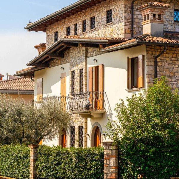 casa indipendente in vendita ad Erbusco in zona Villa