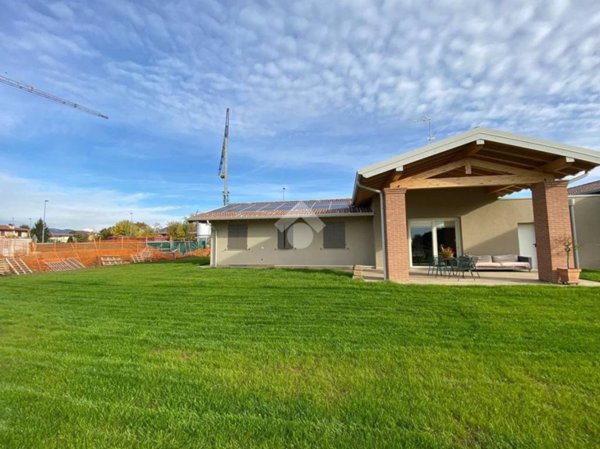 casa indipendente in vendita ad Erbusco in zona Villa