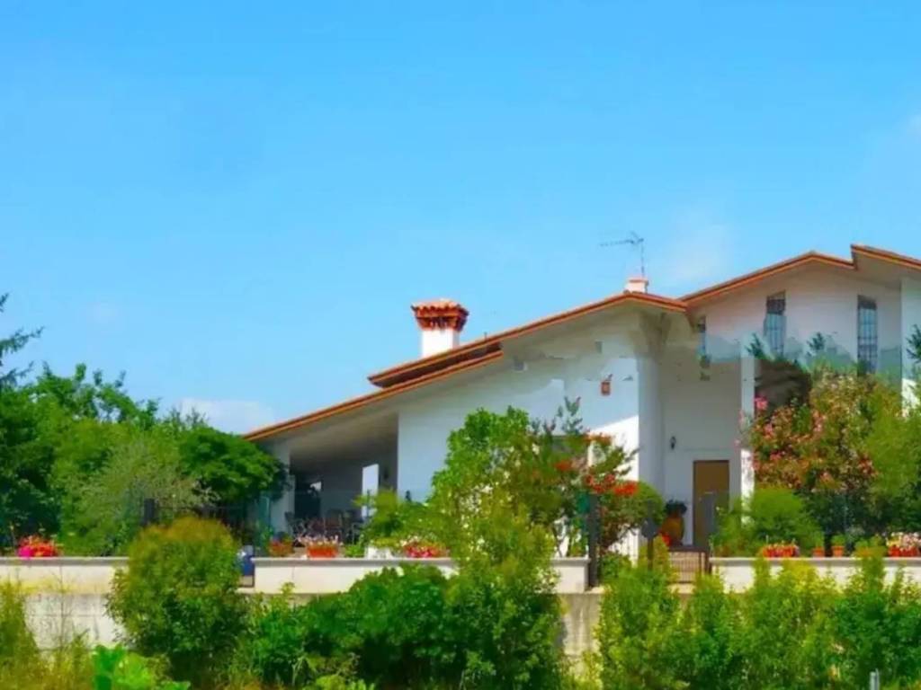 casa indipendente in vendita ad Erbusco in zona Villa