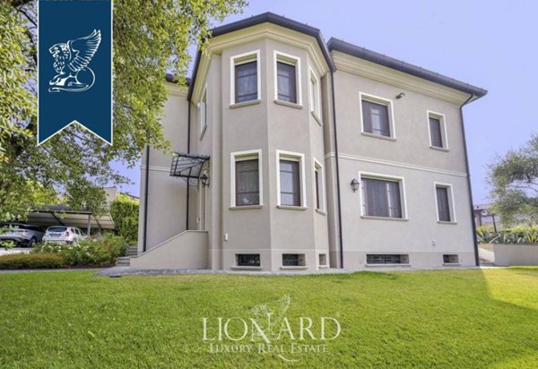casa indipendente in vendita ad Erbusco in zona Villa