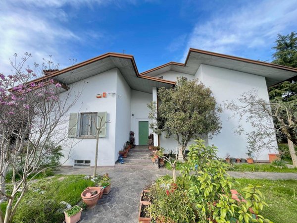 casa indipendente in vendita ad Erbusco in zona Villa