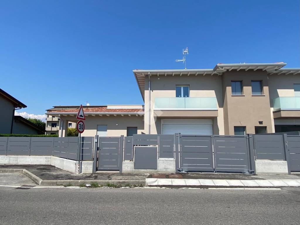 appartamento in vendita ad Erbusco in zona Zocco