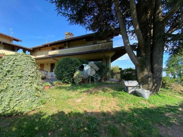 casa indipendente in vendita ad Erbusco in zona Villa