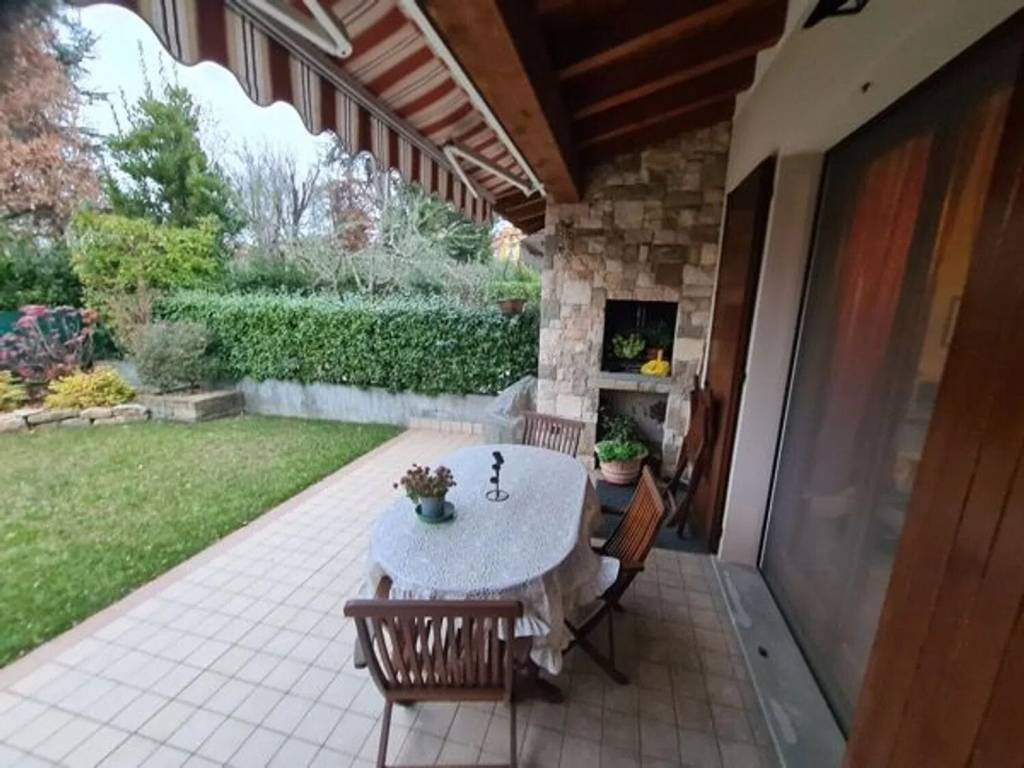casa indipendente in vendita ad Erbusco in zona Villa