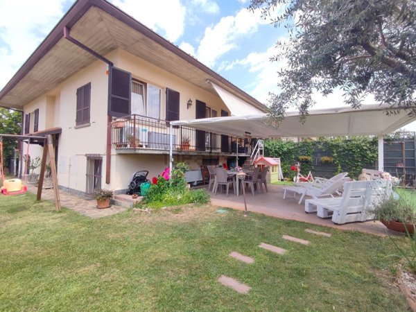 casa indipendente in vendita ad Erbusco in zona Villa