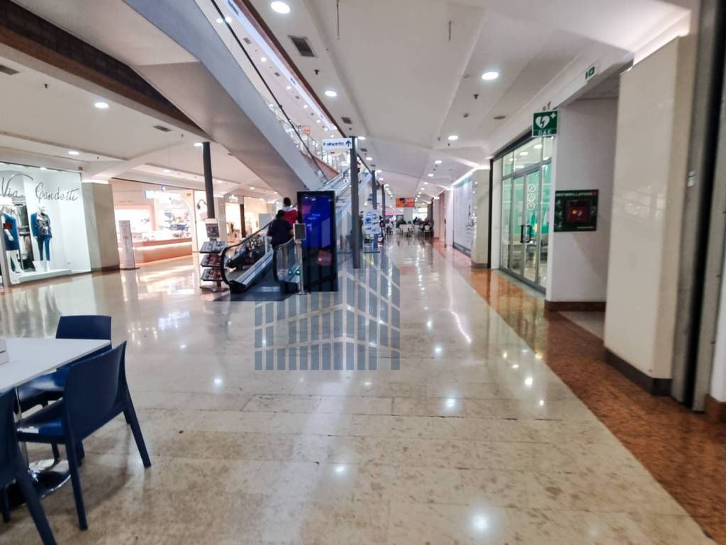 negozio in vendita ad Erbusco in zona Pedergnano