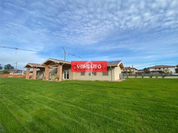 casa indipendente in vendita ad Erbusco in zona Villa