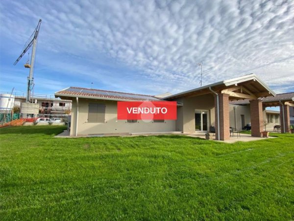 casa indipendente in vendita ad Erbusco in zona Zocco