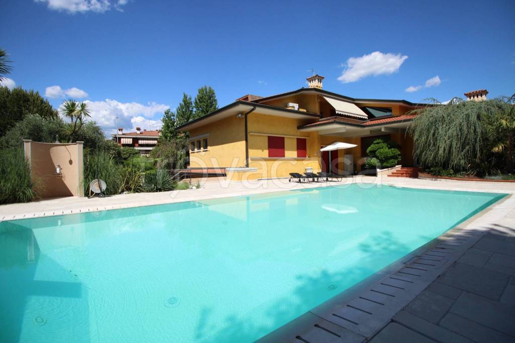 casa indipendente in vendita ad Erbusco in zona Villa